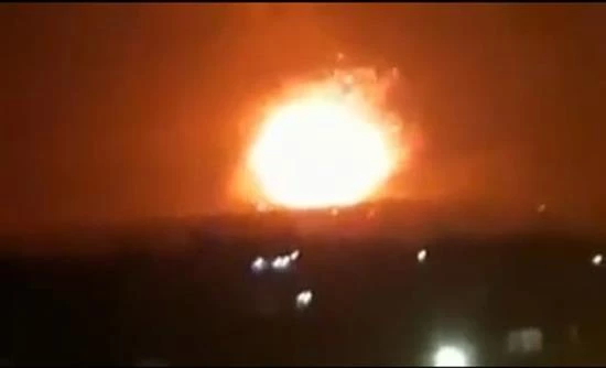 Συρία: Πυραυλικές επιθέσεις κατά στρατιωτικών θέσεων σε Χάμα και Χαλέπι – Δεκάδες νεκροί και τραυματίες (βίντεο)